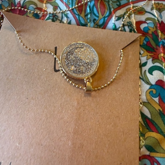 Leo Zodiac Necklace Gold Tone Pendant Glitter Disc Horoscope Jewelry Gift - Picture 2 of 6